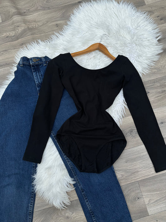 Beautiful bodysuit (no snap buttons)